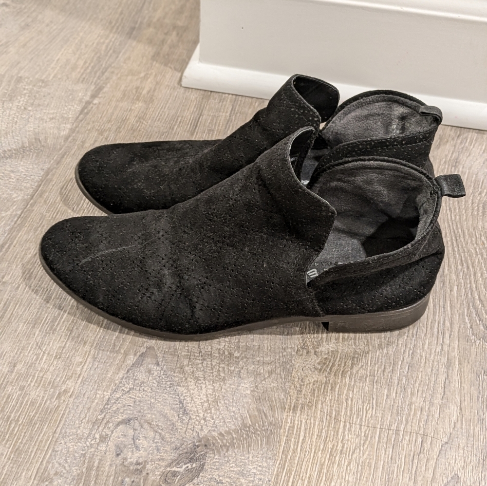 Woman Dr Scholl's Black Suede Slip-On Ankle Shoes